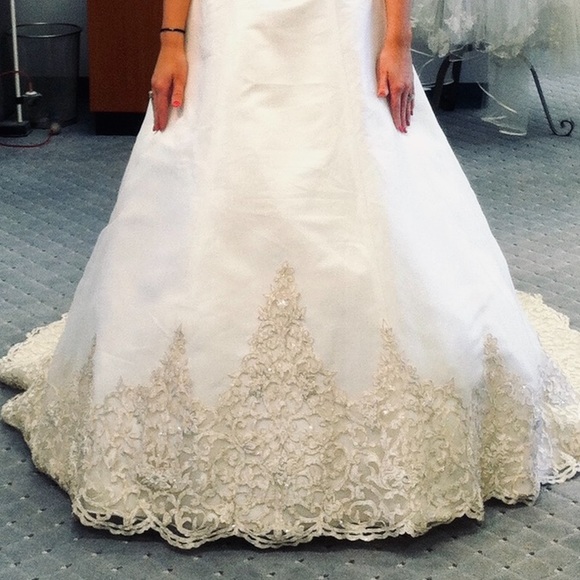 Alfred Angelo Saphire Collection Wedding Dress - Picture 4 of 7